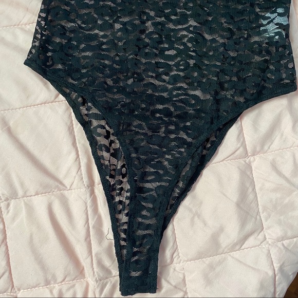 Lace bodysuit - Picture 6 of 11